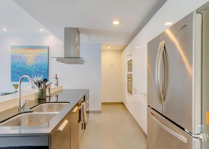Golfers' Paradise At Nick Price Residences!